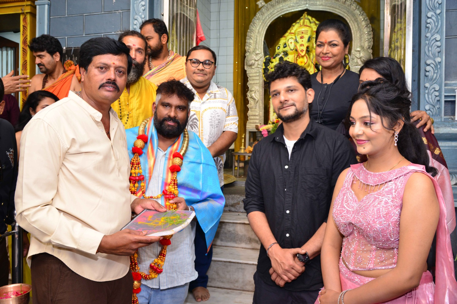 ಗಣೇಶನ ಸನ್ನಿಧಿಯಲ್ಲಿ ” ಕಲೀಲಾ” ಗೆ ಮುಹೂರ್ತ,ಮೊದಲ ದೃಶ್ಯಕ್ಕೆ ಸಿಂಪಲ್ ಸುನಿ ಕ್ಲಾಪ್